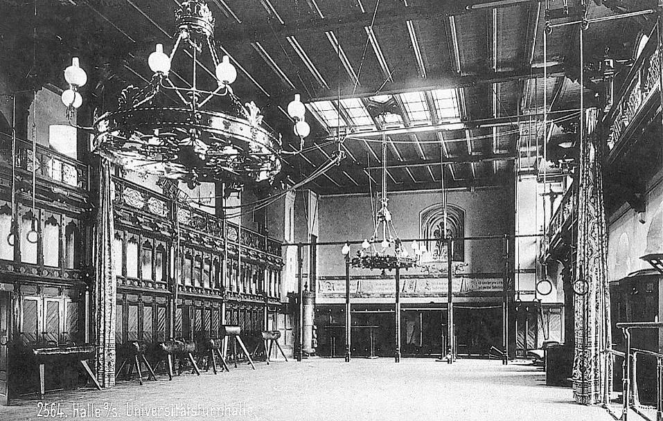 Interior of the historic gymnasium, 1896 | Photograph: Kulturstiftung Sachsen-Anhalt – Moritzburg Art Museum, Halle an der Saale, archive