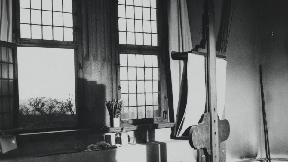 Lyonel Feininger: Lyonel Feininger’s studio in the Moritzburg gate tower, c. 1931 | Photograph: Kulturstiftung Sachsen-Anhalt – Moritzburg Art Museum, Halle an der Saale, archive | © VG Bild Kunst, Bonn 2018