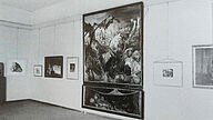 Ausstellungsraum im Kuppelsaal der Moritzburg mit der Sammlungspräsentation von Wilhelm Lehmbruck („Pietà“, 1918), Käthe Kollwitz, Horst Strempel („Ruhe und Ordnung“, 1948), Otto Dix (Kriegs-Triptychon, 1929–32, linke und rechte Tafel fehlen, 1947–1949 Leihgabe des Künstlers, heute: Albertinum, Staatliche Kunstsammlungen Dresden), Aufnahme Oktober 1948, Foto: Kulturstiftung Sachsen-Anhalt © VG Bild-Kunst, Bonn 2023