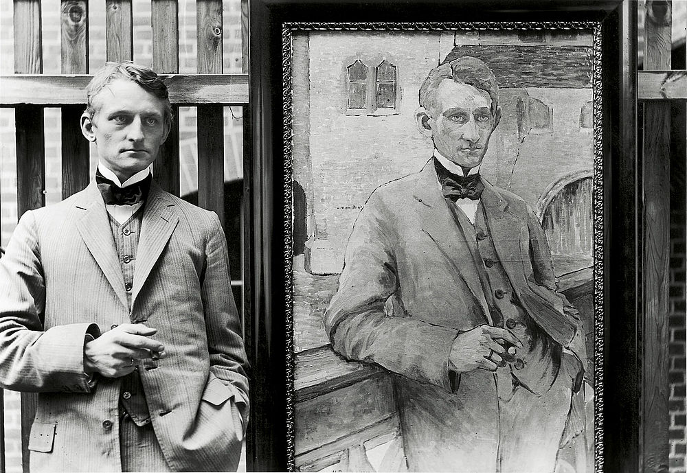 Max Sauerlandt, the first director of Halle's municipal museum in Moritzburg Castle, next to his portrait by Marie Bernstein, 1912 | Photograph: Kulturstiftung Sachsen-Anhalt – Moritzburg Art Museum, Halle an der Saale, archive